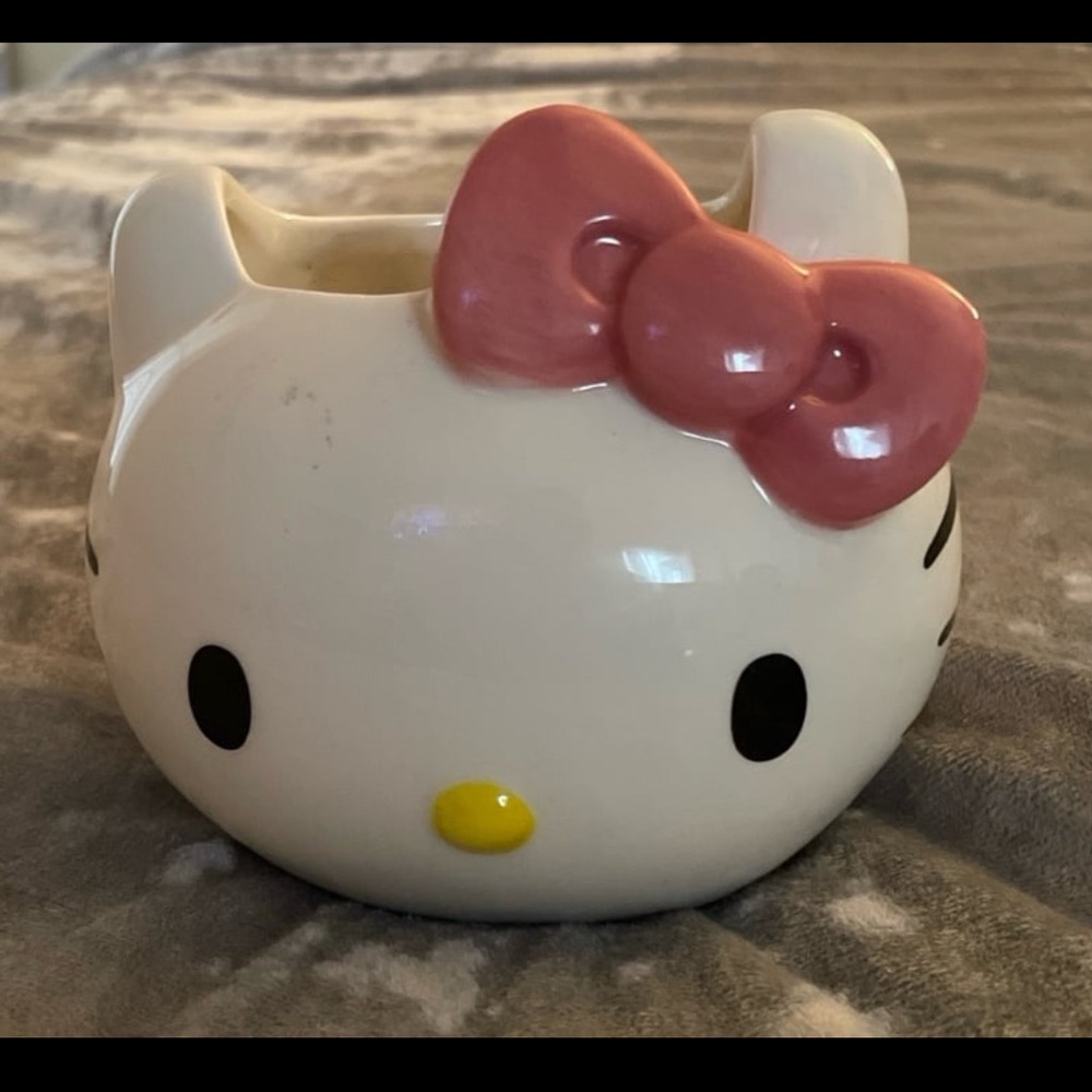 Hello Kitty White candle apple blossom scent